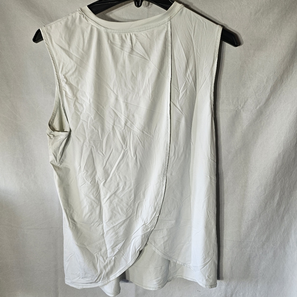White Medium With Flyaway Split Back Athleta Slee… - image 3